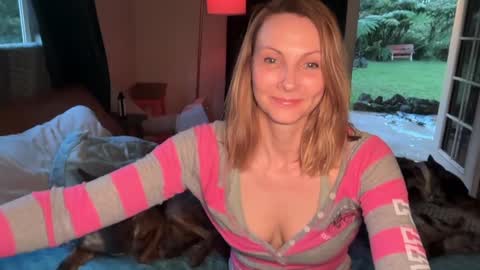 Snapshot of kaileeshy chatting on 03/04/26, 04:29 Kailee Smile online show from 03/04/26, 04:29