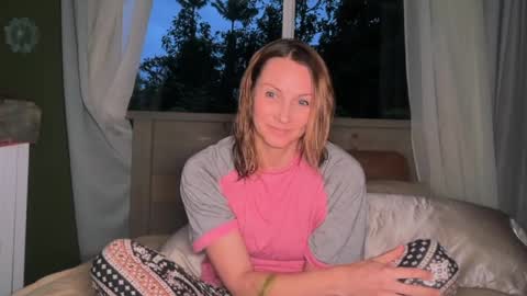 Snapshot of kaileeshy chatting on 03/31/26, 04:46 Kailee Smile online show from 03/31/26, 04:46