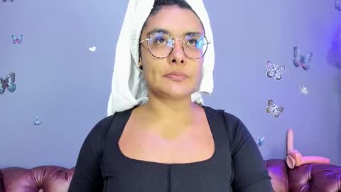 kaira_mosse_ online show from 10/22/25, 11:21