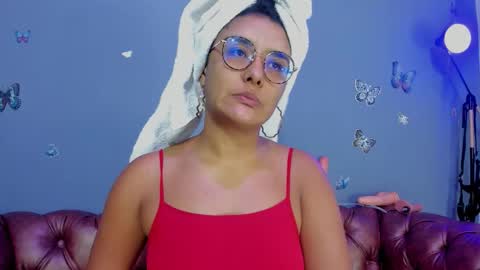 kaira_mosse_ online show from 11/25/25, 11:43