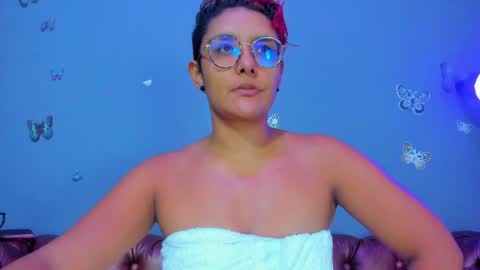 kaira_mosse_ online show from 04/28/26, 11:59