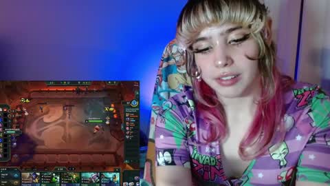 Snapshot of kairilovescumm chatting on 12/08/24, 04:25 Kairi online show from 12/08/24, 04:25