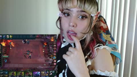 Snapshot of kairilovescumm chatting on 12/11/24, 11:32 Kairi online show from 12/11/24, 11:32