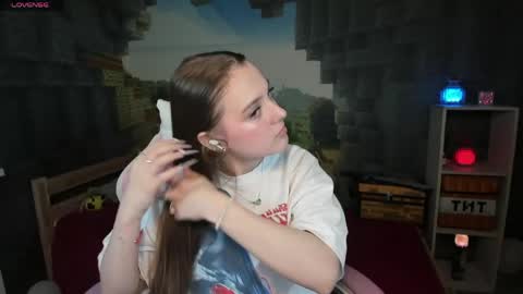 Snapshot of kaisajenner chatting on 04/12/26, 08:03 Kaisa online show from 04/12/26, 08:03