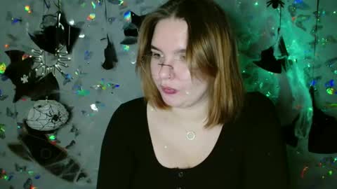 Kaitlin online show from 10/01/25, 05:19