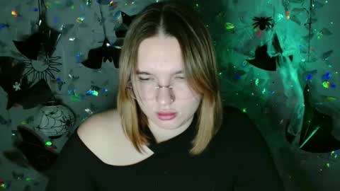 Kaitlin online show from 10/03/25, 05:10