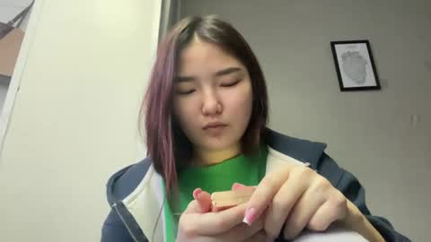 Snapshot of kalalinet chatting on 04/19/26, 01:21 Sakura online show from 04/19/26, 01:21