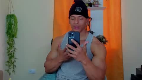 Snapshot of kale_tomson chatting on 01/28/25, 06:39 kale thomson online show from 01/28/25, 06:39