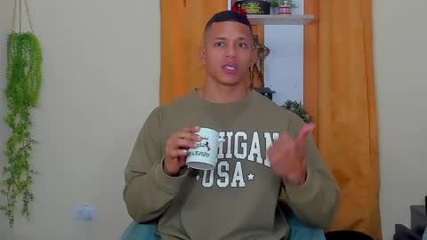 Snapshot of kale_tomson chatting on 02/11/25, 02:24 kale thomson online show from 02/11/25, 02:24