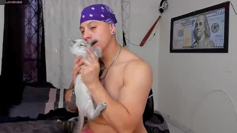 Snapshot of kaledd_musclee chatting on 12/07/24, 10:06 Kaledd musclees room Master online show from 12/07/24, 10:06