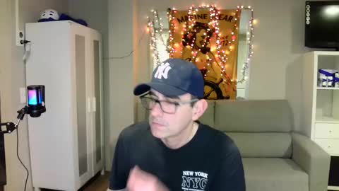 Snapshot of kalem48 chatting on 03/04/25, 01:34 MusicMen49 online show from 03/04/25, 01:34