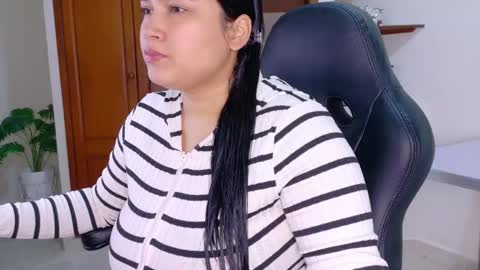 Snapshot of kali_sweet chatting on 06/09/26, 01:50 AndreaLactating online show from 06/09/26, 01:50