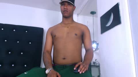 Snapshot of kalvin_jhones chatting on 12/13/25, 07:53 Kalvin online show from 12/13/25, 07:53