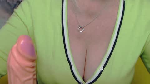 Snapshot of kamaliasim chatting on 01/26/25, 03:06 KamaliaSim online show from 01/26/25, 03:06