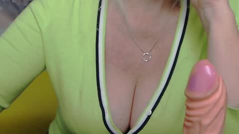 Snapshot of kamaliasim chatting on 01/26/25, 06:07 KamaliaSim online show from 01/26/25, 06:07