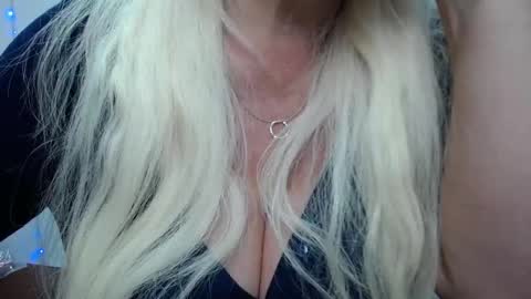 Snapshot of kamaliasim chatting on 01/27/25, 01:26 KamaliaSim online show from 01/27/25, 01:26