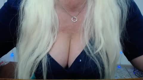 Snapshot of kamaliasim chatting on 01/27/25, 04:30 KamaliaSim online show from 01/27/25, 04:30