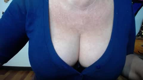 Snapshot of kamaliasim chatting on 10/17/25, 06:32 KamaliaSim online show from 10/17/25, 06:32