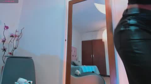 Snapshot of kamila_arias chatting on 06/27/26, 01:17 online show from 06/27/26, 01:17