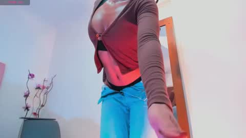 Snapshot of kamila_arias chatting on 06/30/26, 01:12 online show from 06/30/26, 01:12