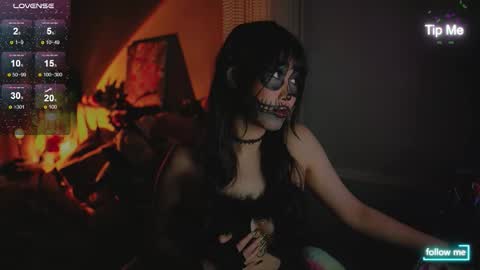 Snapshot of kamilee__xo chatting on 10/31/25, 07:48 kamilee__xo online show from 10/31/25, 07:48