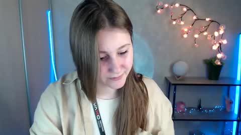 kamilla_love_ online show from 05/20/26, 12:11