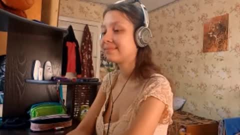 Mari  Simmons online show from 09/22/25, 06:15