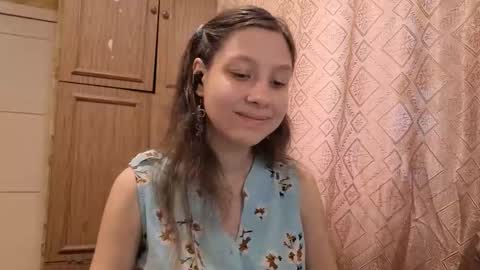 Mari  Simmons online show from 11/06/25, 03:07