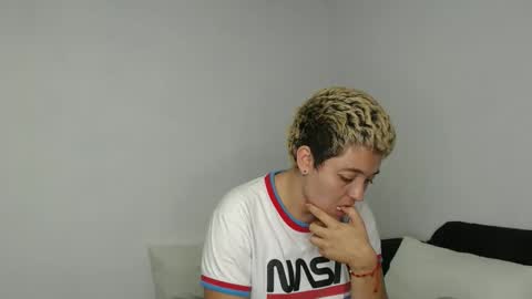 Snapshot of kammy_cami chatting on 03/13/26, 01:23 kammy y camila online show from 03/13/26, 01:23