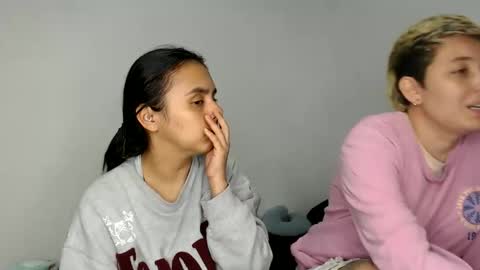 Snapshot of kammy_cami chatting on 03/18/26, 02:04 kammy y camila online show from 03/18/26, 02:04