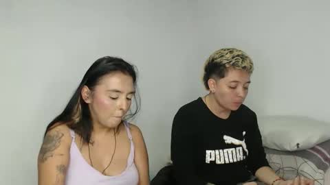 Snapshot of kammy_cami chatting on 03/25/26, 01:11 kammy y camila online show from 03/25/26, 01:11