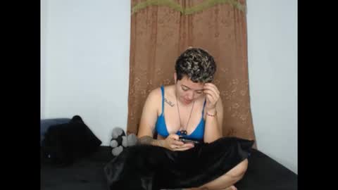 Snapshot of kammy_cami chatting on 04/20/26, 11:35 kammy y camila online show from 04/20/26, 11:35