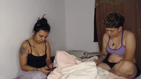 Snapshot of kammy_cami chatting on 05/12/26, 11:51 kammy y camila online show from 05/12/26, 11:51