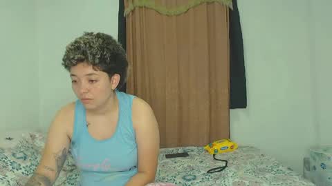 Snapshot of kammy_cami chatting on 05/25/26, 09:26 kammy y camila online show from 05/25/26, 09:26