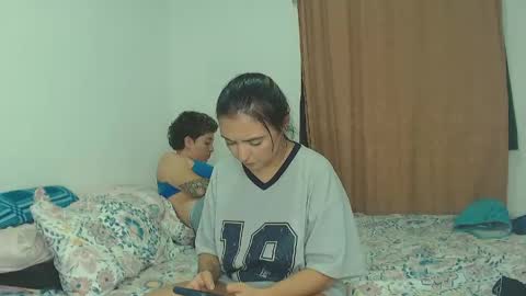 Snapshot of kammy_cami chatting on 05/27/26, 01:57 kammy y camila online show from 05/27/26, 01:57