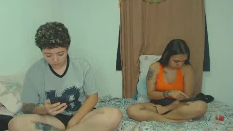 Snapshot of kammy_cami chatting on 05/27/26, 02:03 kammy y camila online show from 05/27/26, 02:03