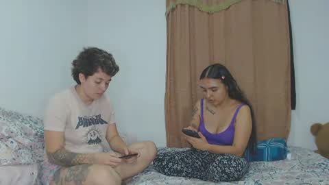 Snapshot of kammy_cami chatting on 06/11/26, 02:53 kammy y camila online show from 06/11/26, 02:53