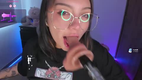 Snapshot of kaori_moon_ chatting on 11/18/25, 05:39 Hanny online show from 11/18/25, 05:39