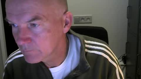 Snapshot of kapitein_rob chatting on 10/19/25, 05:08 Robbie online show from 10/19/25, 05:08