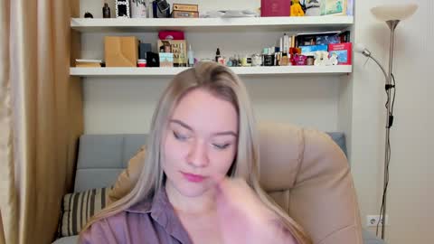 Snapshot of kara_smith_ chatting on 12/02/24, 10:23 Kara. Off from 15th till 24th of December online show from 12/02/24, 10:23