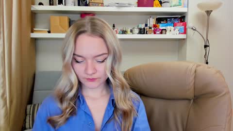 Snapshot of kara_smith_ chatting on 12/05/24, 11:29 Kara. Off from 15th till 24th of December online show from 12/05/24, 11:29