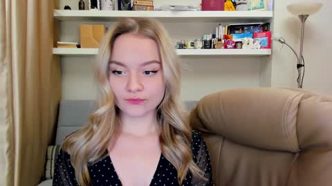 Snapshot of kara_smith_ chatting on 12/06/24, 10:41 Kara. Off from 15th till 24th of December online show from 12/06/24, 10:41