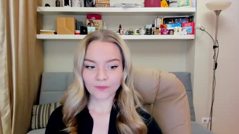 Snapshot of kara_smith_ chatting on 12/07/24, 10:17 Kara. Off from 15th till 24th of December online show from 12/07/24, 10:17