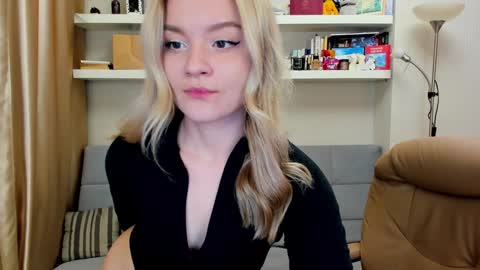 Snapshot of kara_smith_ chatting on 12/08/24, 01:24 Kara. Off from 15th till 24th of December online show from 12/08/24, 01:24