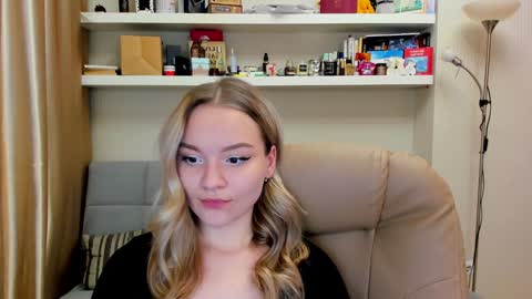 Snapshot of kara_smith_ chatting on 12/12/24, 12:59 Kara. Off from 15th till 24th of December online show from 12/12/24, 12:59