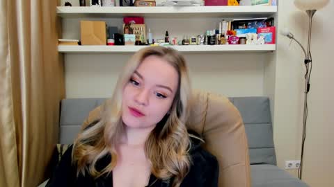 Snapshot of kara_smith_ chatting on 12/12/24, 11:03 Kara. Off from 15th till 24th of December online show from 12/12/24, 11:03