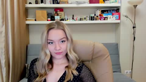 Snapshot of kara_smith_ chatting on 12/13/24, 10:34 Kara. Off from 15th till 24th of December online show from 12/13/24, 10:34