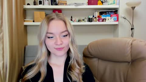 Snapshot of kara_smith_ chatting on 12/15/24, 02:30 Kara. Off from 15th till 24th of December online show from 12/15/24, 02:30