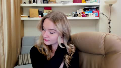 Snapshot of kara_smith_ chatting on 12/28/24, 10:23 Kara. Off from 15th till 24th of December online show from 12/28/24, 10:23