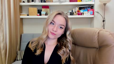 Snapshot of kara_smith_ chatting on 12/30/24, 12:11 Kara. Off from 15th till 24th of December online show from 12/30/24, 12:11